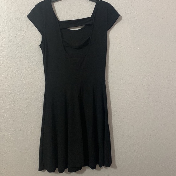 Black dress - Picture 2 of 4